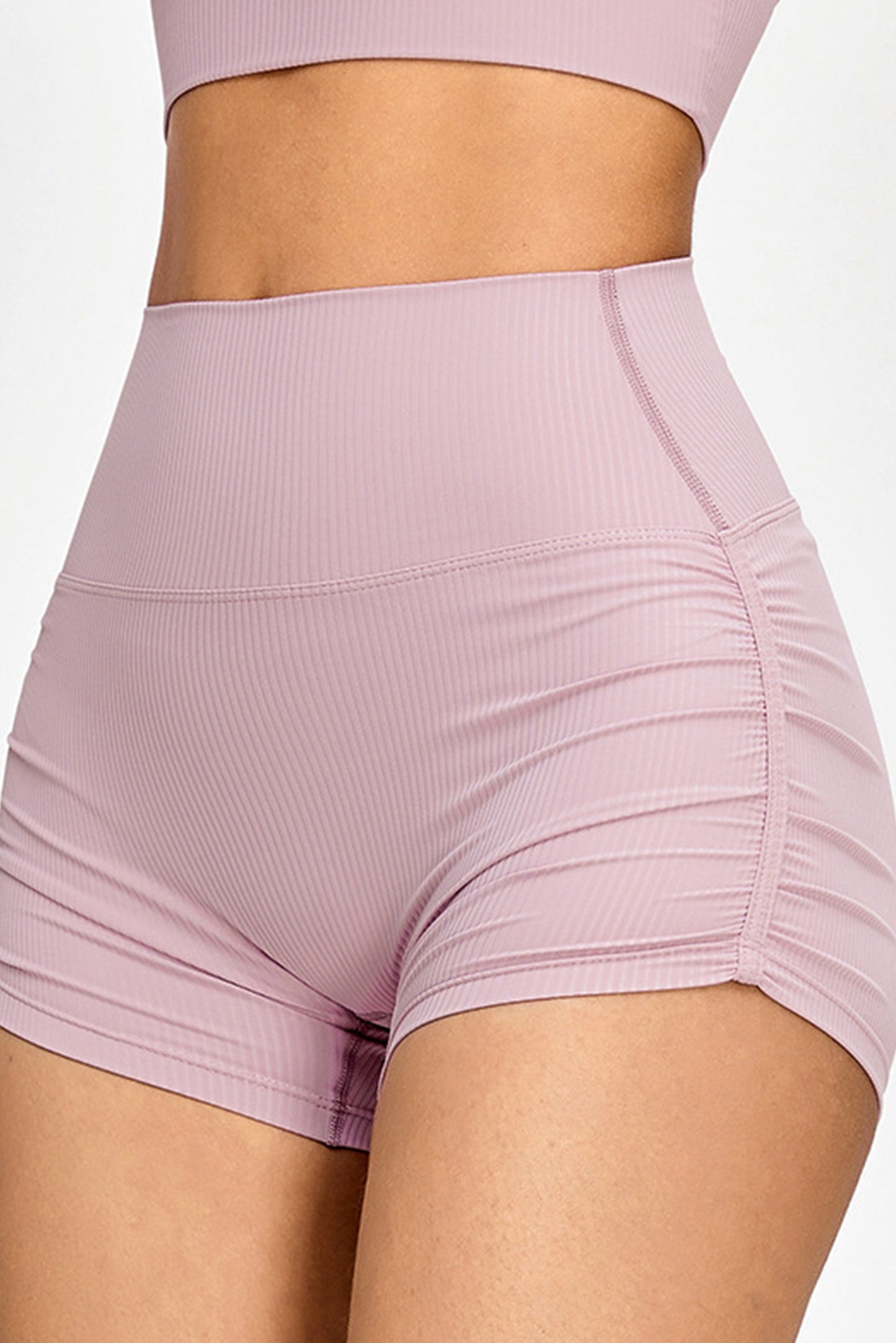 蜜桃褶皱提臀短裤