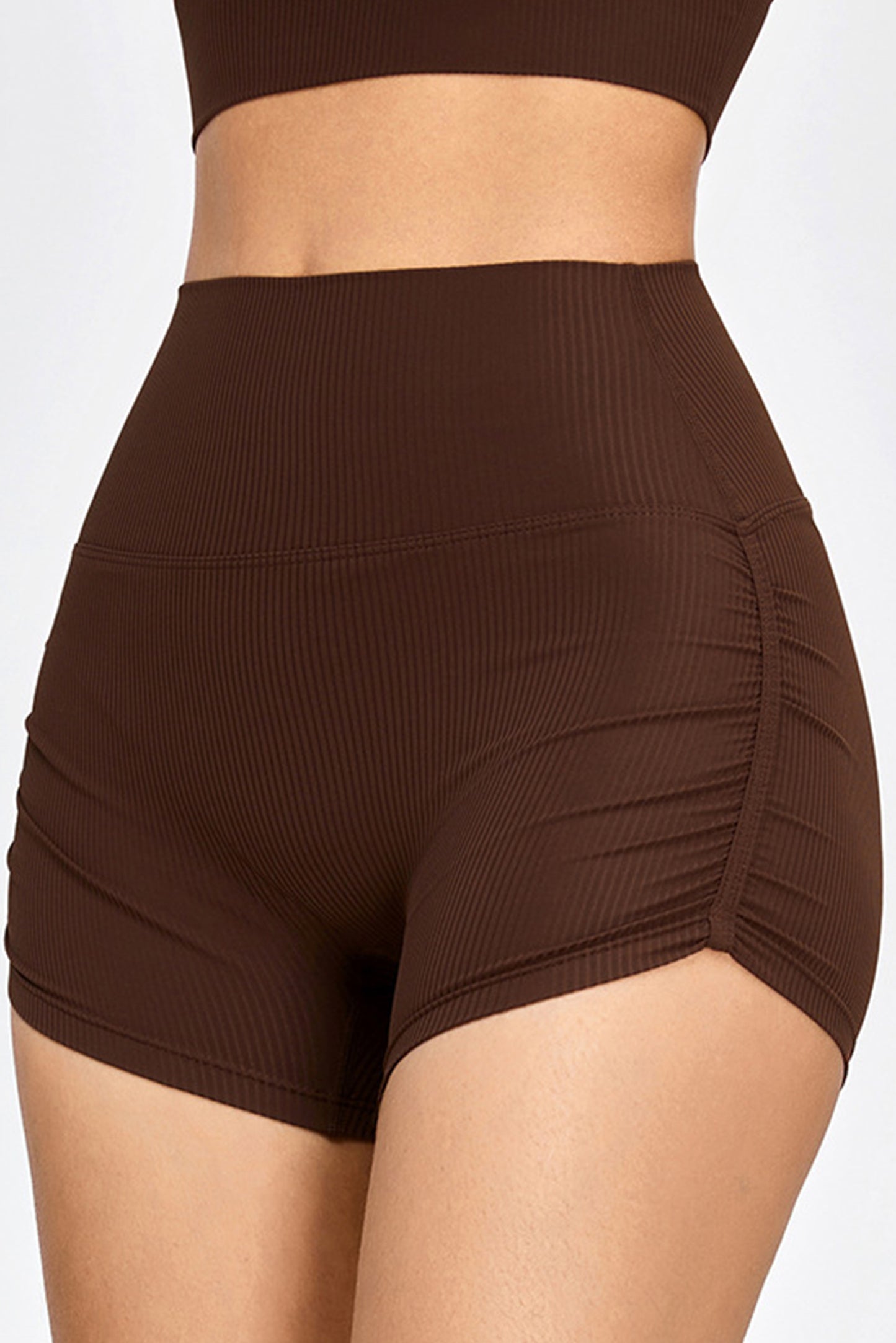 蜜桃褶皱提臀短裤