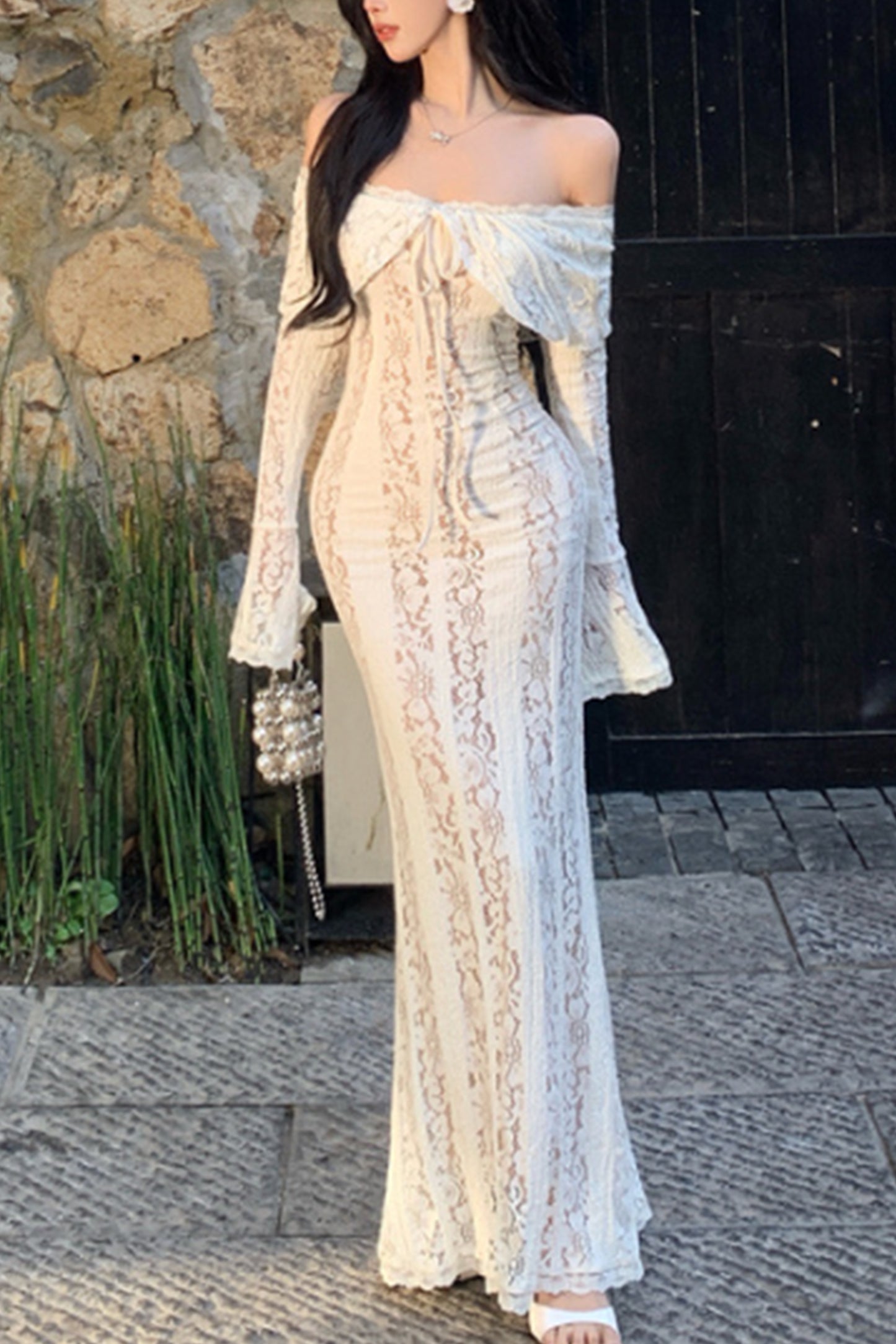 蕾丝喇叭袖一字肩裙