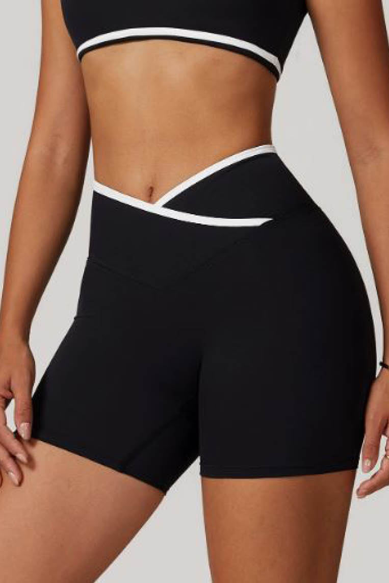 交叉紧身高腰短裤