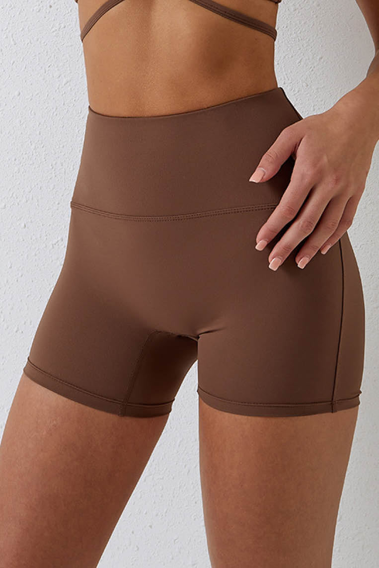 裸感高腰提臀短裤