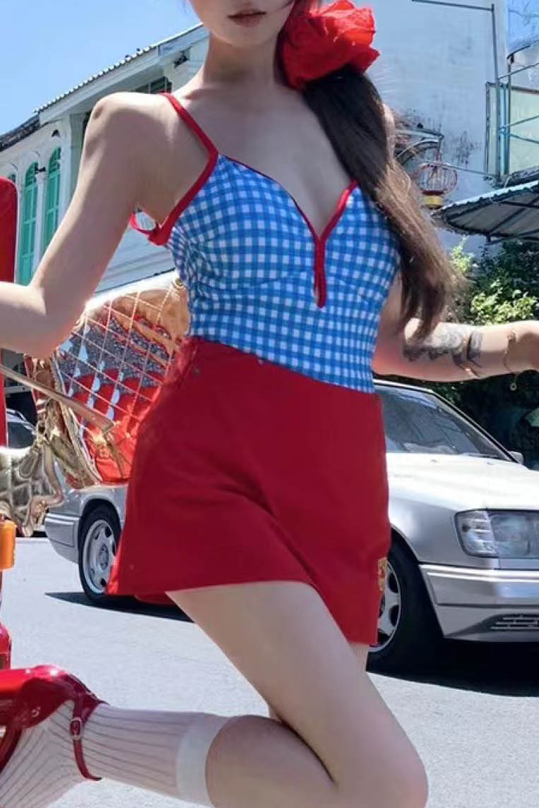 萝莉减龄蓝格子吊带+红短裙泳衣