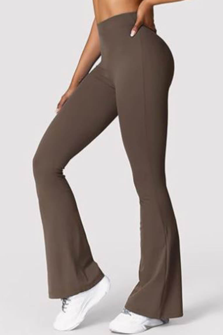 皱褶蜜桃臀喇叭长裤