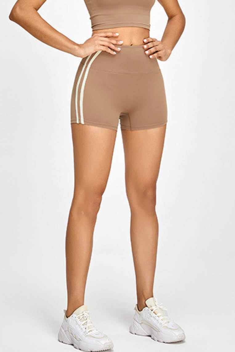 侧边白杆蜜桃提臀热裤