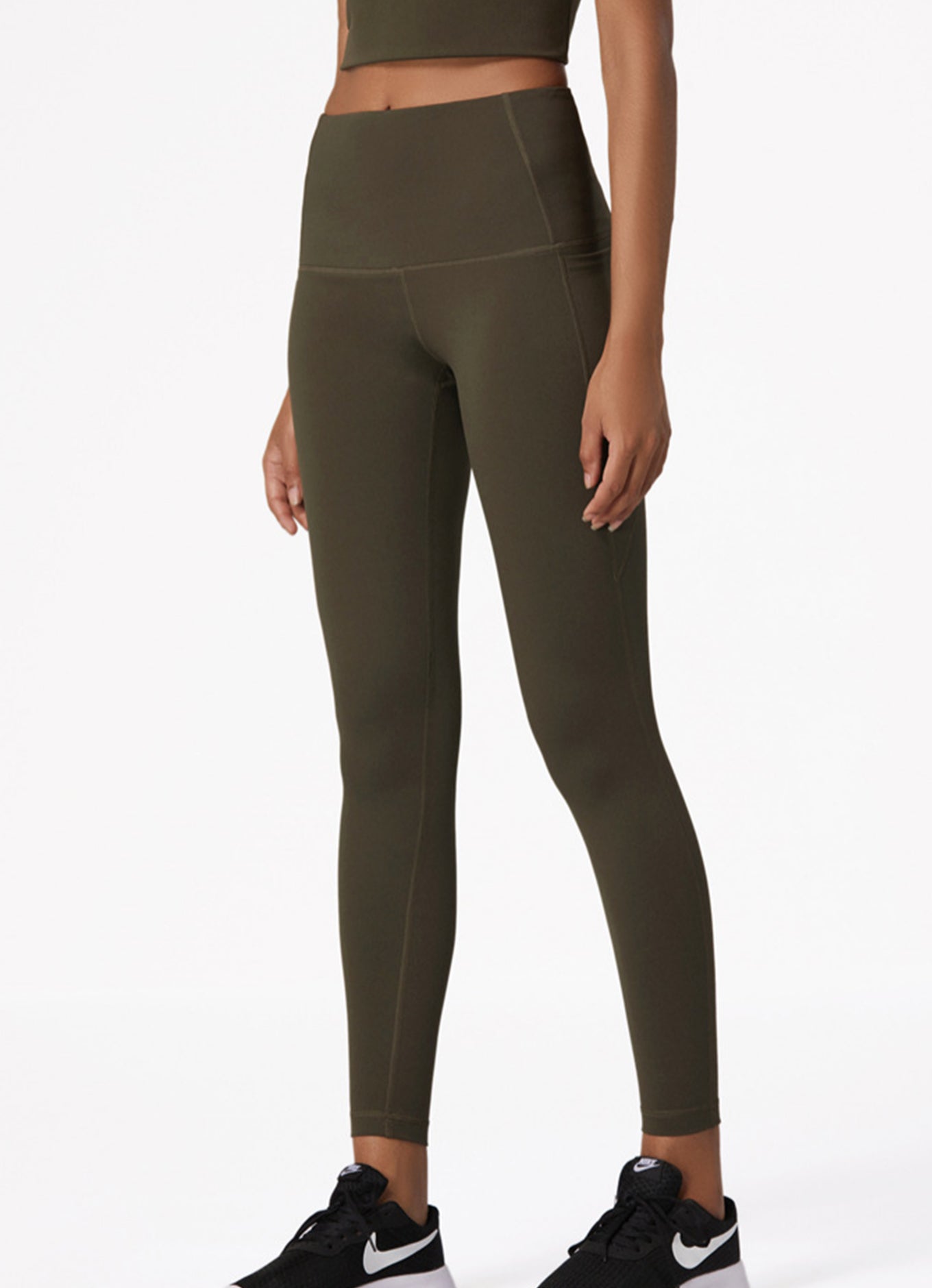 瘦腿口袋提臀裤