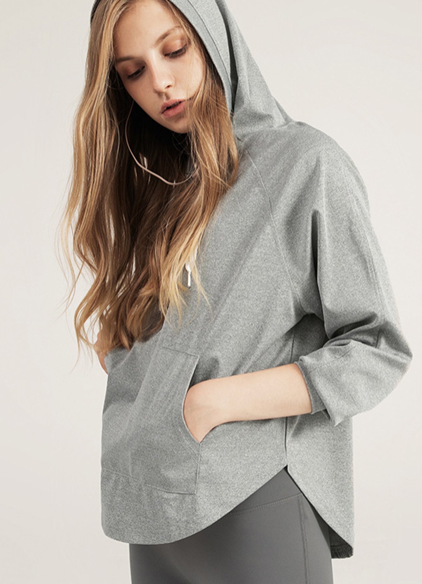 宽松连帽运动卫衣