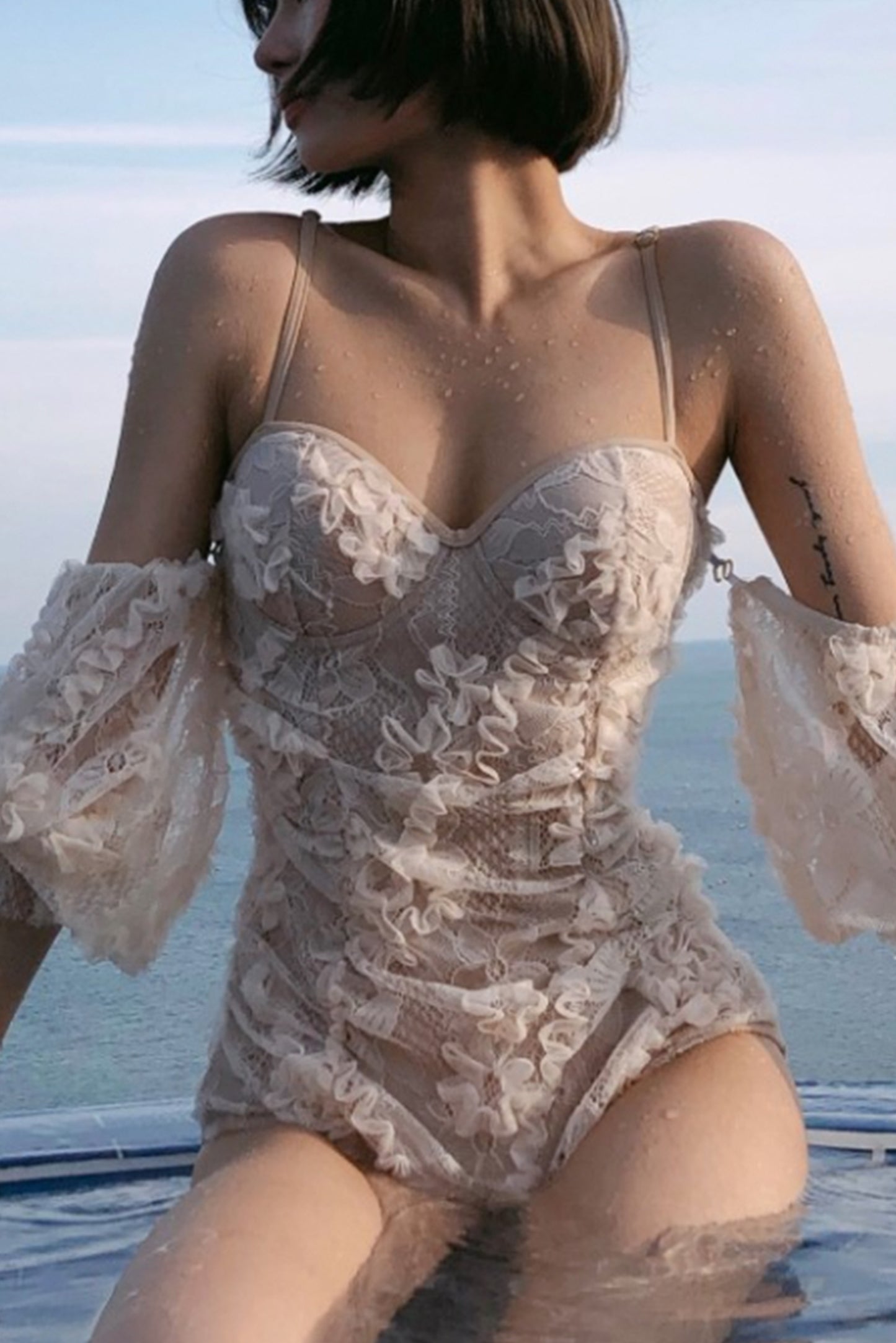 蕾丝钢托聚拢泳衣