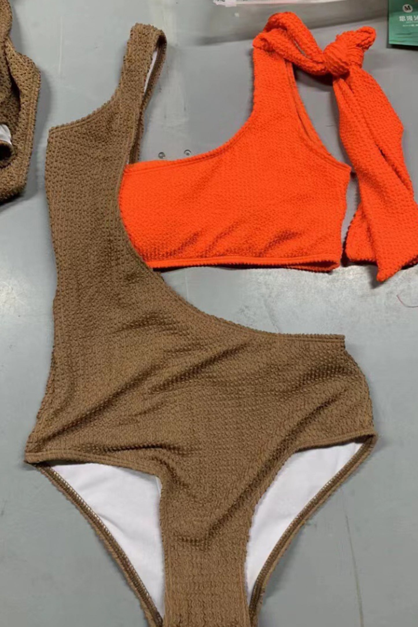 时尚连体双色泳衣