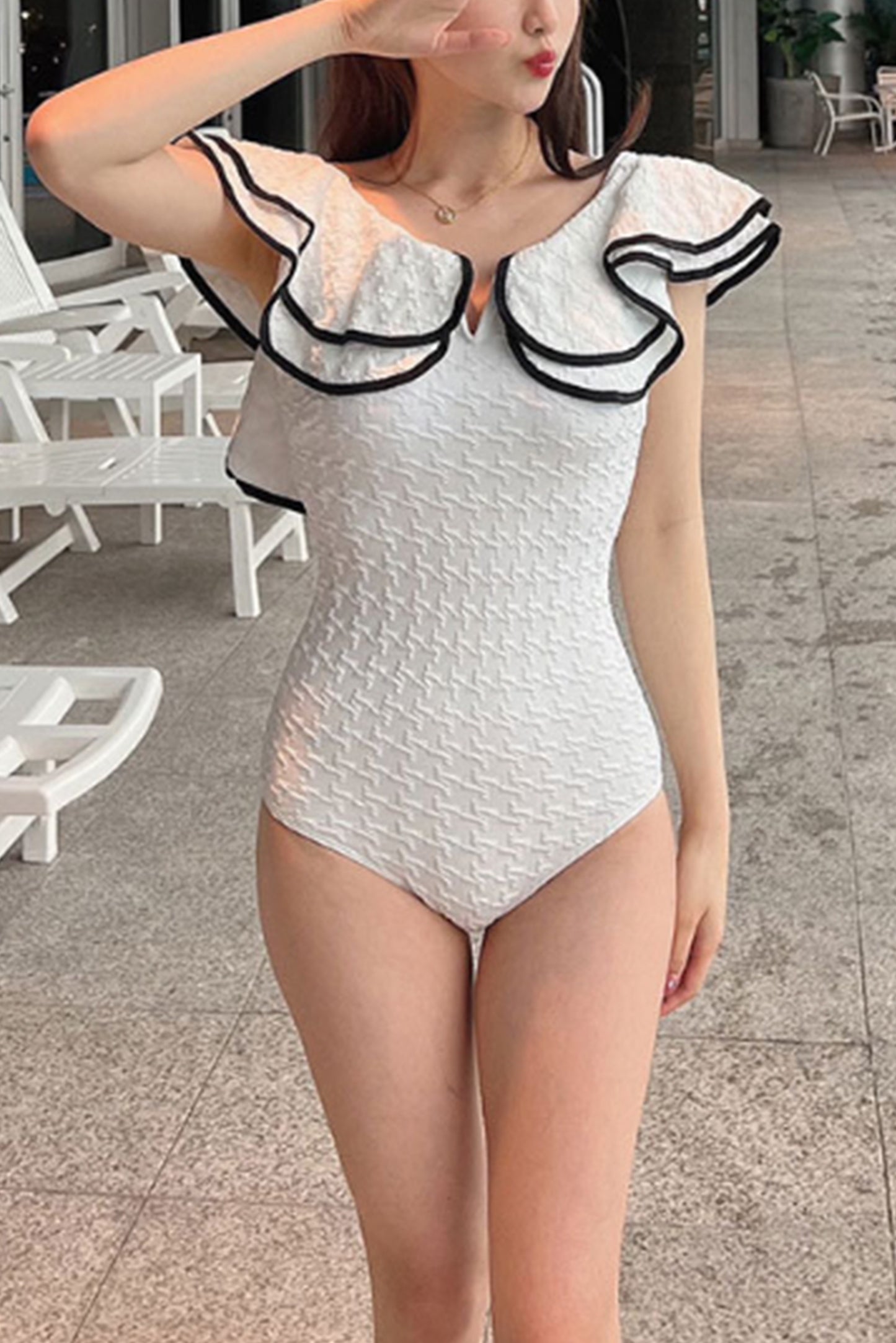 大V领荷叶边泳衣