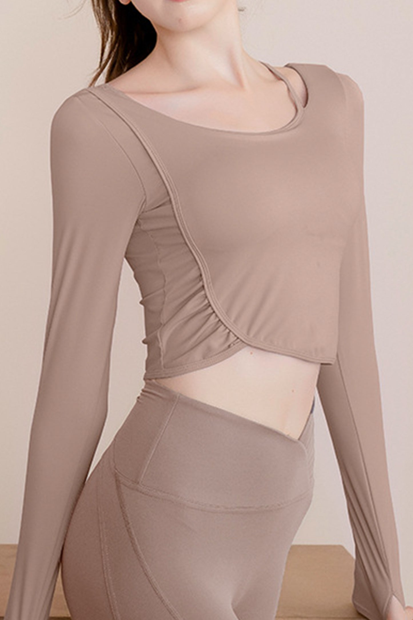 褶皱含胸垫长袖