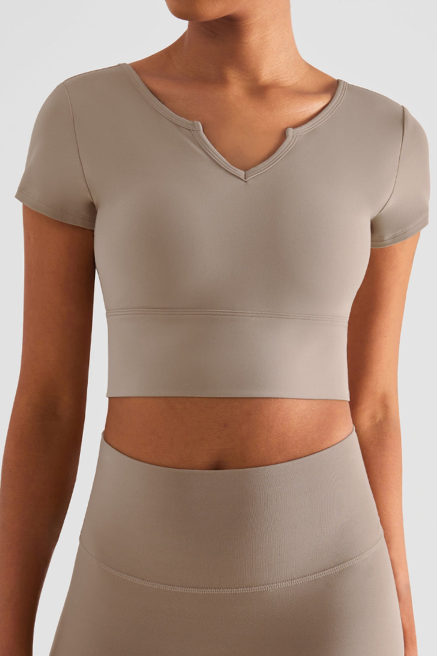 小V领带胸垫短袖