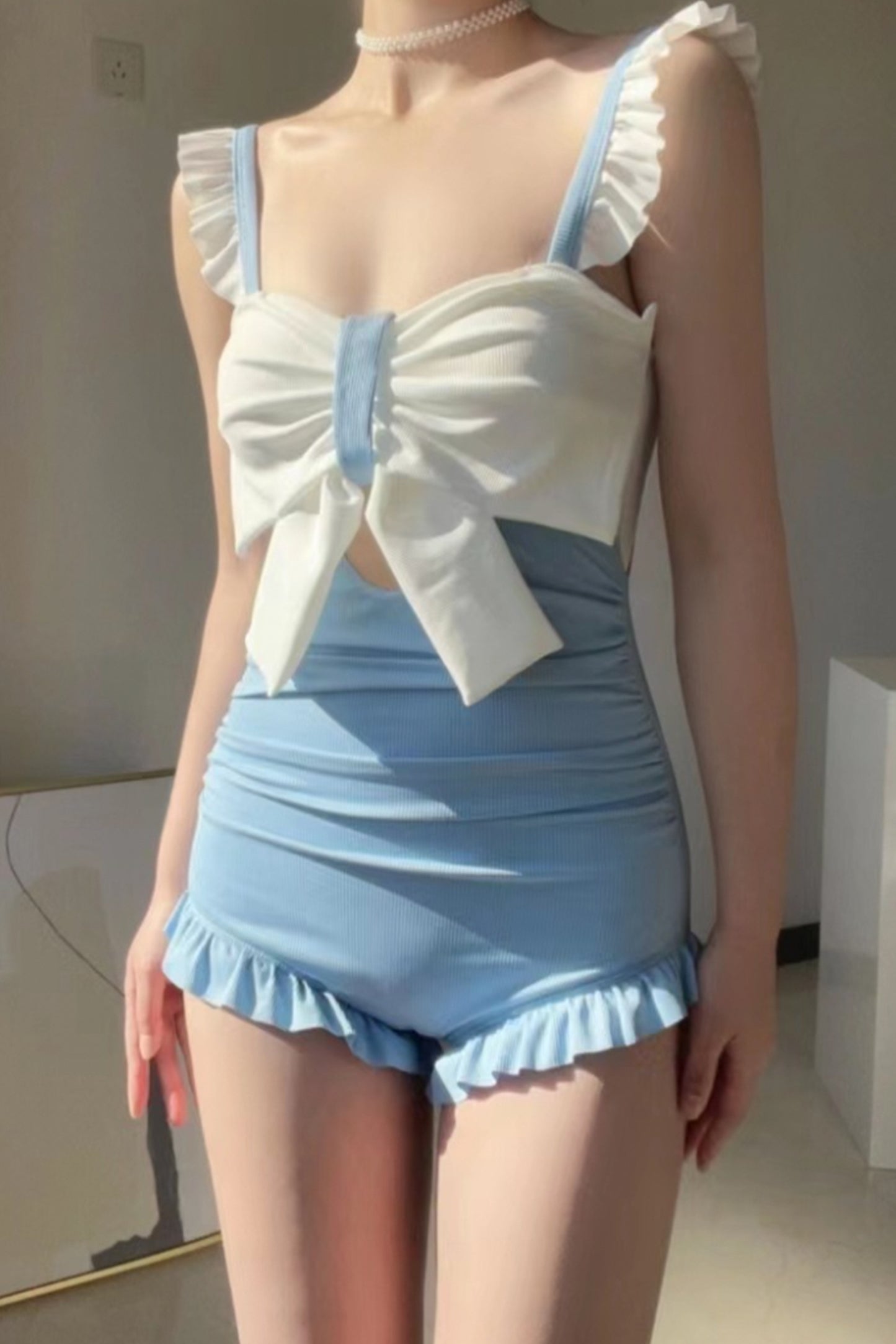 荷叶边蝴蝶结泳装