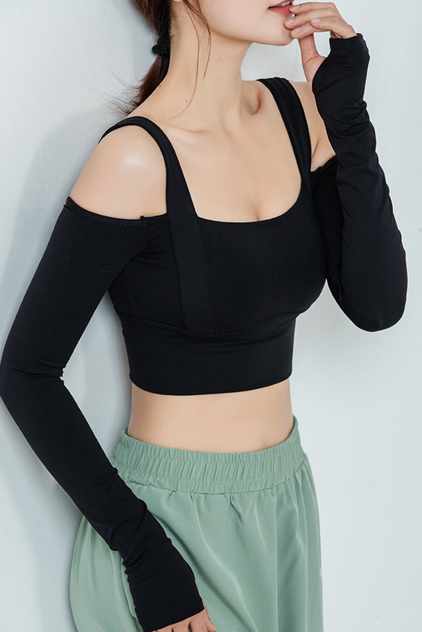 露肩带胸垫瑜伽服