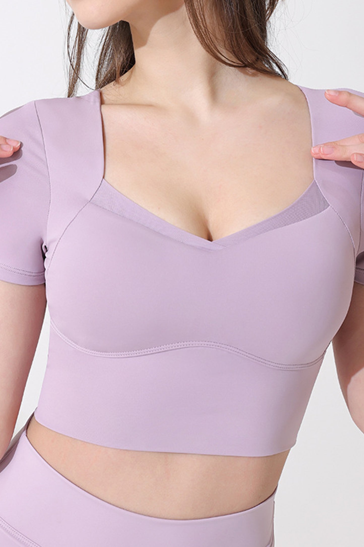 带胸垫露脐短袖