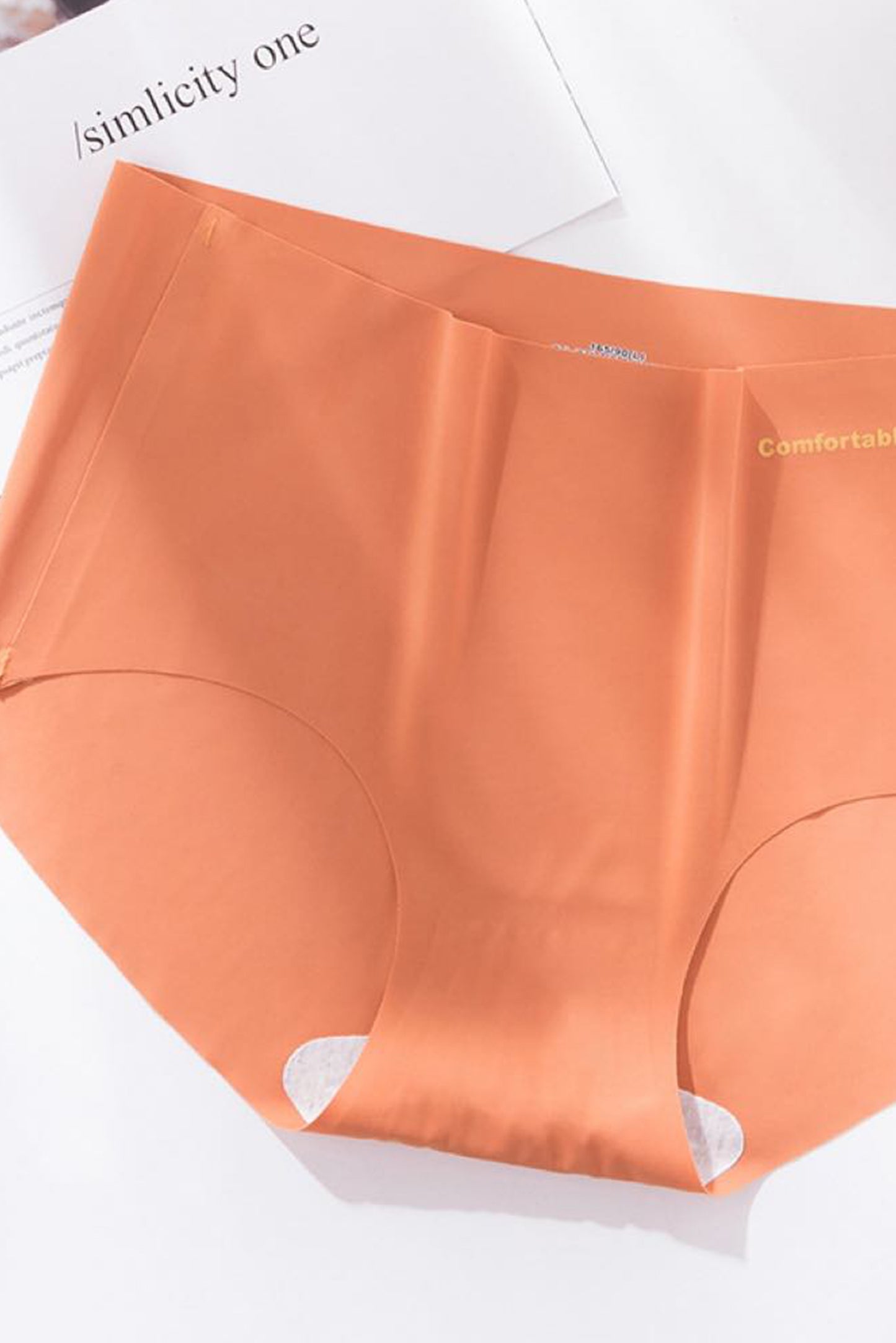 无痕冰丝中腰内裤