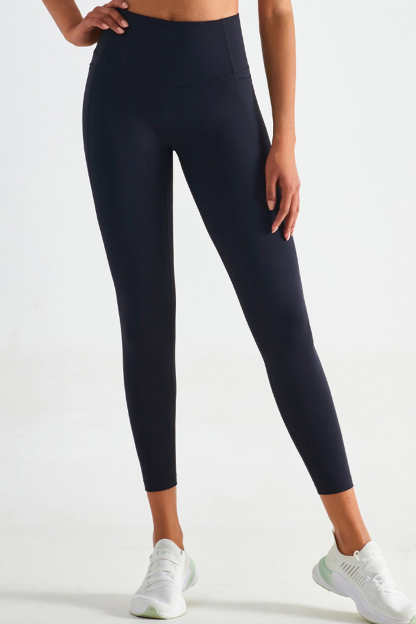 两侧口袋蜜桃裤