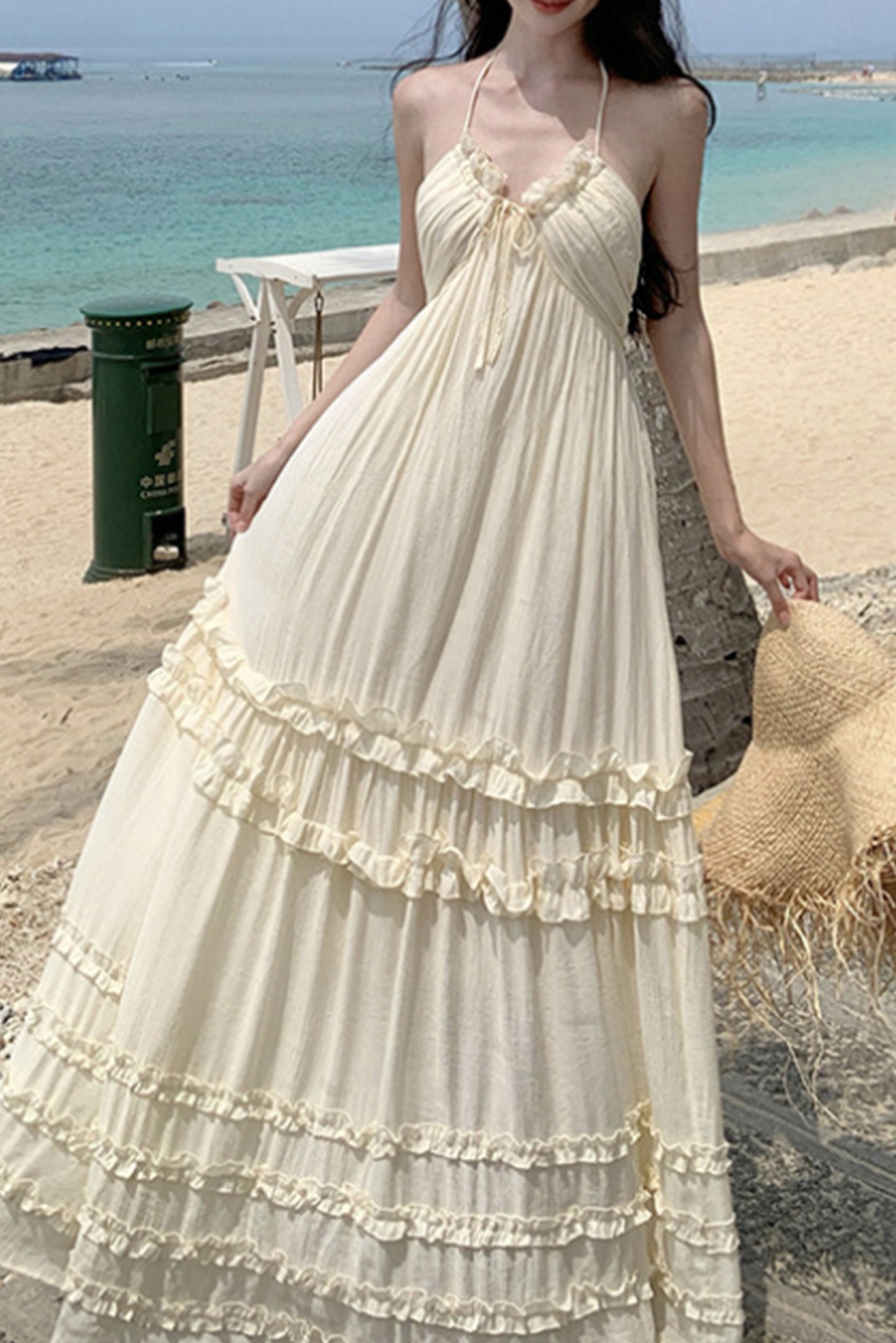 法式蝴蝶结挂脖连衣裙