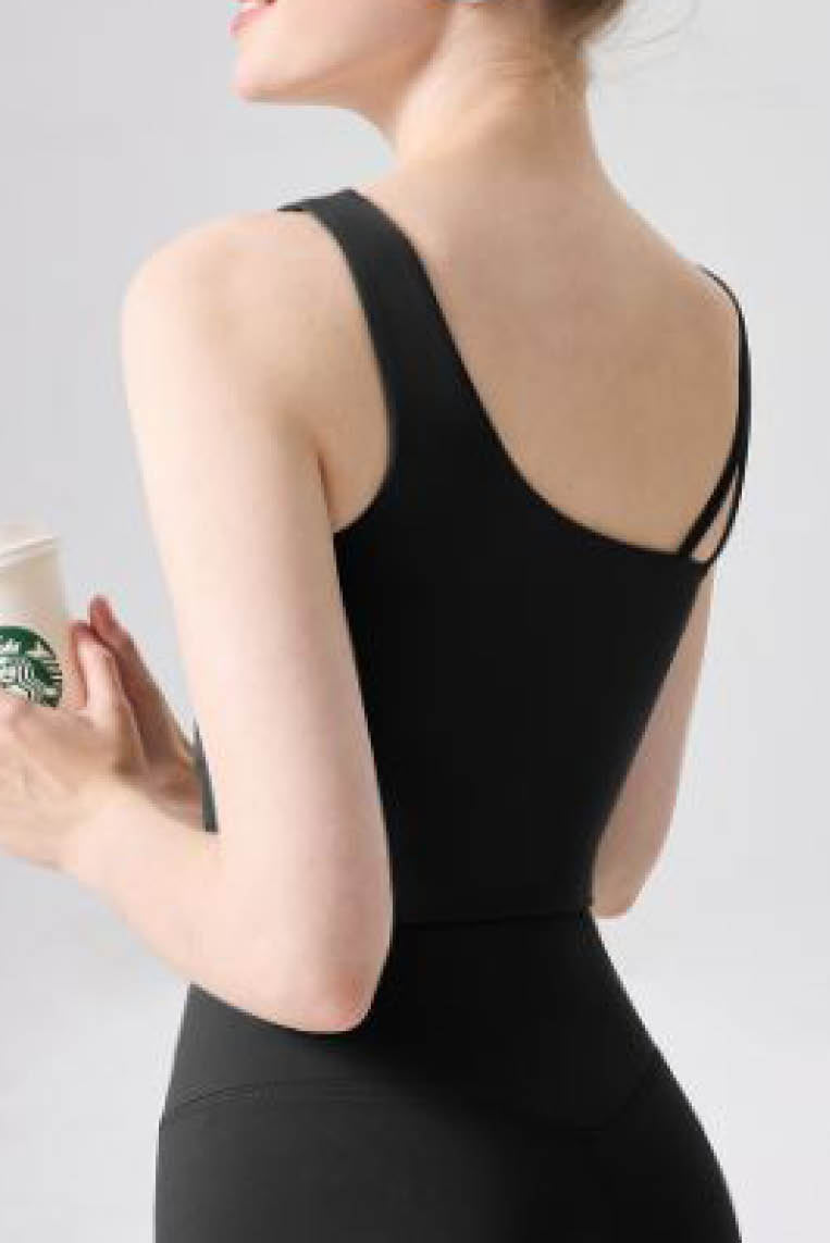 不规则肩带运动背心