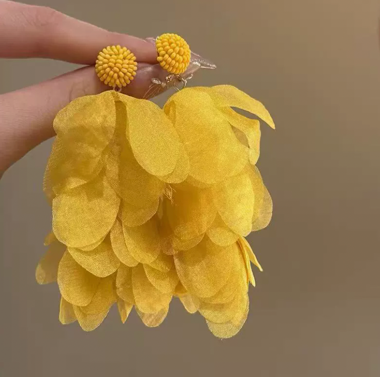 黄色花瓣耳环